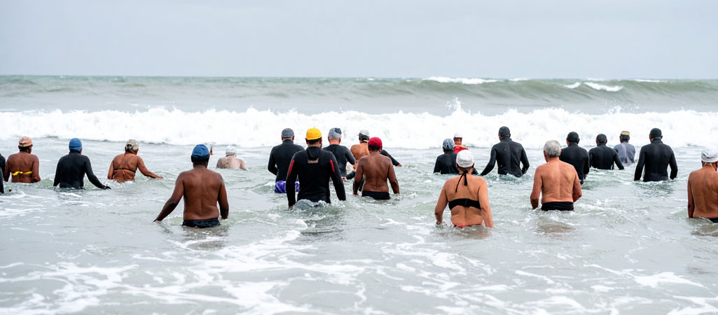"Logo collectif pour activité de baignade insolite"